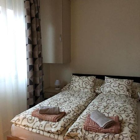 Jacint Apartman Bed & Breakfast ไฮจ์ดุสโซบอสโล ภายนอก รูปภาพ