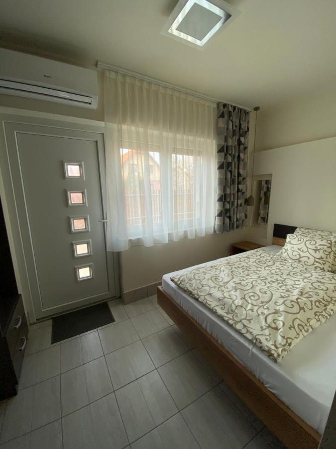 Jacint Apartman Bed & Breakfast ไฮจ์ดุสโซบอสโล ภายนอก รูปภาพ